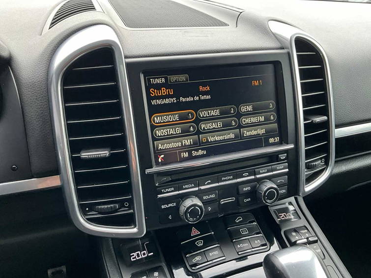 Porsche Cayenne S diesel SUV 17