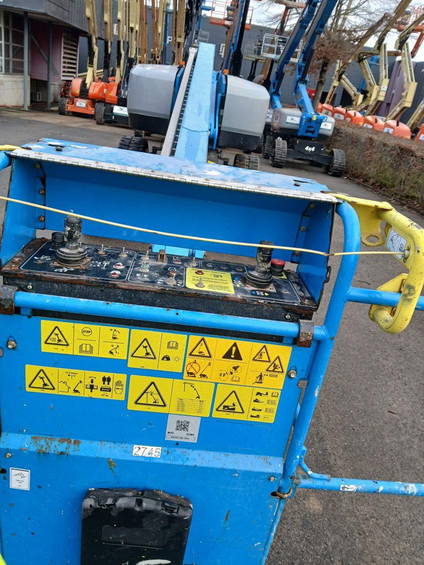 Genie S-65 Trax 2745 18