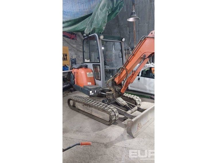 Hitachi ZX30 8
