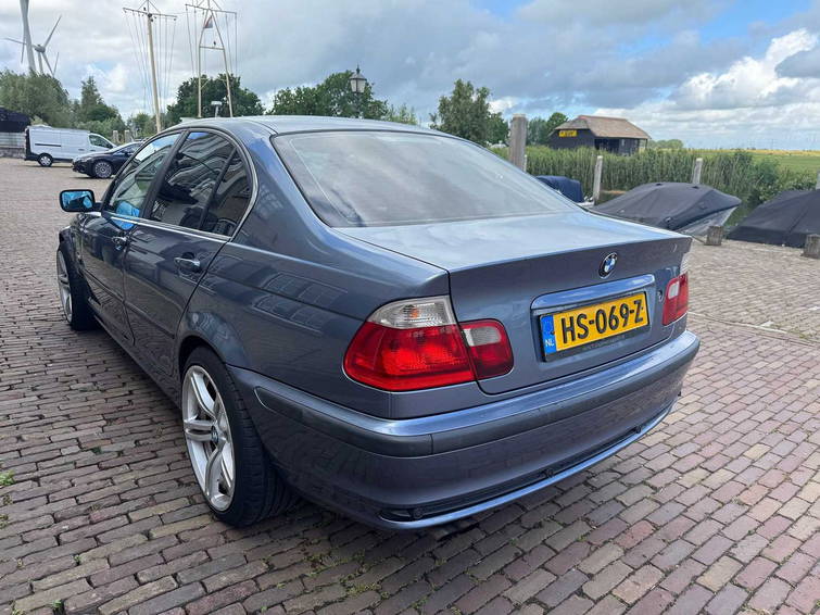 BMW 3-serie 320i Executive 3